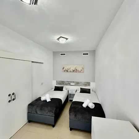 Apartment Luxury 3 Bdr By The *